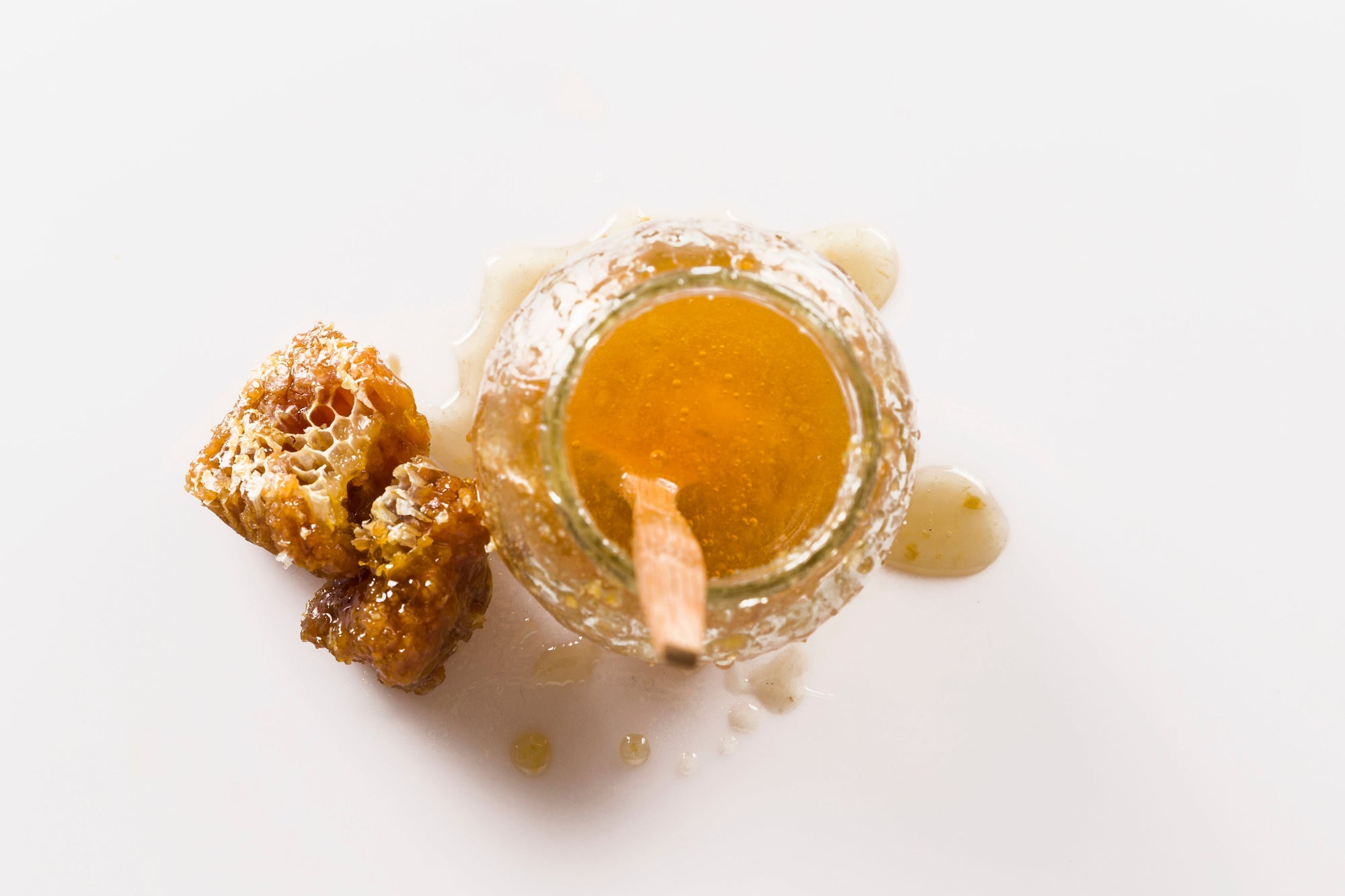 Natural crystallisation in raw Greek forest honey — a sign of genuine quality and high Total Activity